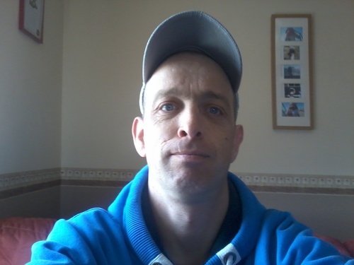 mad sports nut love my little girl Chelsea fan love f1 nut fighting cancer and I will win #hope love my horses too am 37