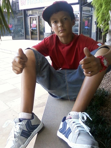 Ooiiiee *-* vim fala q eu amoo esse menino e q ele e só meu e não quero nenhuma putinha dando em cima falo fã  reclama aki ~~ @mina_marreenta bjoos