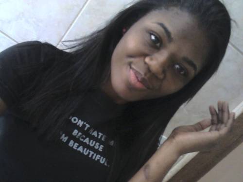 Mi sinto tao amada isso faz bem o coraçao da gente quando teem alguem pra dividir um grande amor como a brisa da manha voce chegou ~Renato