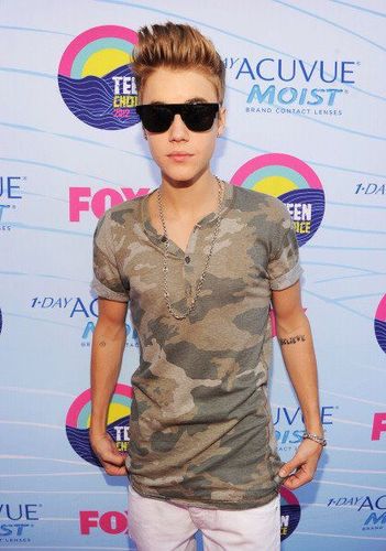 Quando você ver a luz do sol,lembre-se que essa luz seria incompleta...se não existe-se você #justinbieber♥  @justinbieber follow me.
Since:21.05.12