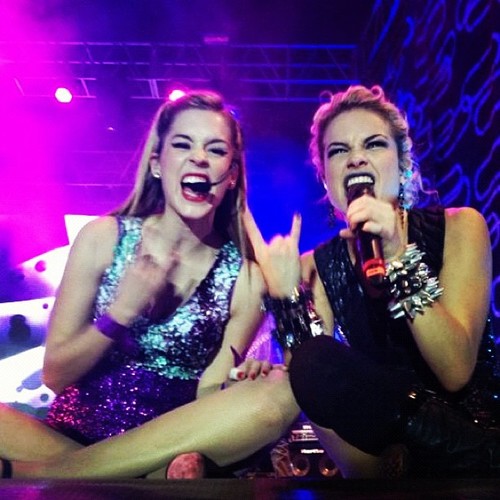 Since:01/01/12   
Dinda:@MelMeuBombom Ofc: @Lua_Blanco @oArthurBarbosa @Beca_Cruz
Minha Vida São Ele: Rebelde$ .