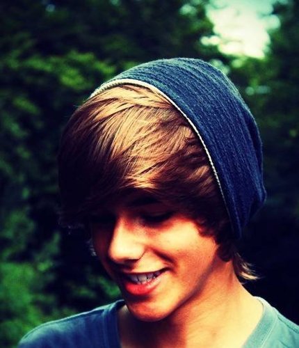 Benjamen , 14 ans. @CameronIrish1D , ma meilleure amie ♥. Que dire d'autre?