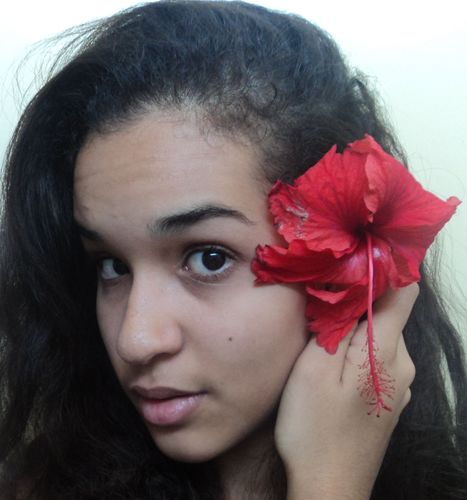 Estudante,modelo e aspirante a atriz.