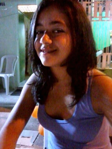 sou uma menina brincalhona e gosto muito de fazer novas amizade