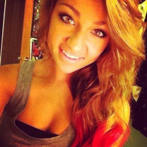 AndreaRussct's profile picture. I Enjoy Long Walks To The Fridge And Eating Food ✌ Single [FL/RP]