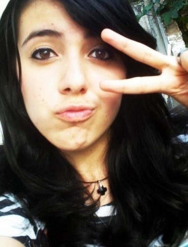 Prefiro viver em um mundo de fantasias do que viver em um mundo que não acredita em sonhos.  — Hayley Williams