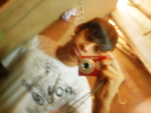 15 anos,feio,simpático,freestep,Dancer da @NewEvolutionOFC,Roock,futebol,Animes,etc...
msn:arielmartins02@hotmail.com