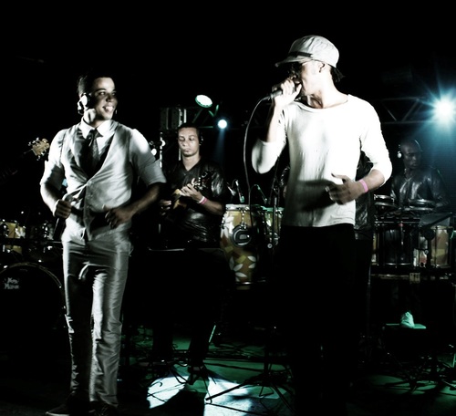 Twitter Oficial da banda Puro Love ► OI 71-9988.7850 / 71-8789.4865 ► CLARO 71-8259.4700 ► TIM 71-9308.8505 ► NEXTEL 71-7815.6614 / 114*13.792.