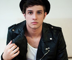 And his smile makes me happier, the contour of your lips is my addiction. For you @ChayLeao. Since: 18.02.12