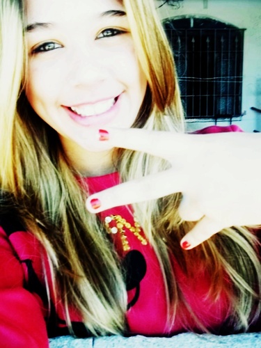 Irma da @SuaDri_ e Sonhadora ; curto rap , & pagode ;]] , Sonhe , mas mantenha os pés no chão , nñ permita que seu maior desejo vire apenas mais uma ilusão .