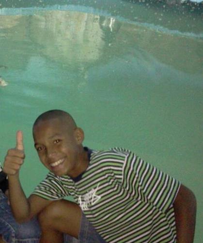 Amo futebol, pizza e praia. Não necessariamente nesta ordem. Pai e professor.