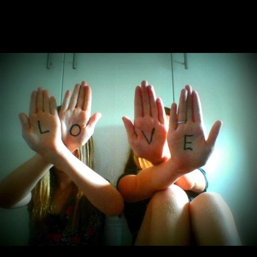 JustLovelyShit's profile picture. follow us. beheerder: @KLEiN__MEiSJE