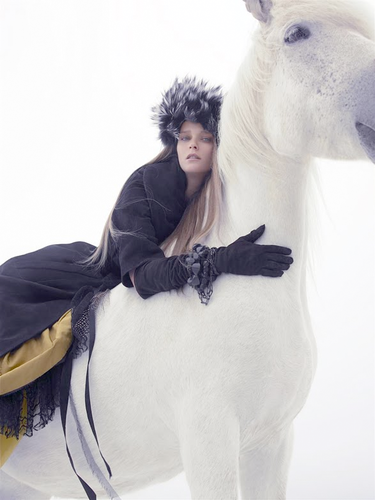 I ride horses for a living, I'm tattooed. I'm the girl your mum warned you about. Single-Bisexual (RP) Mature Content~
