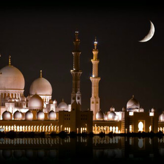 إذا رأيت الله يحبس عنك الدنيا ويكثر عليك الشدائد والبلوى فاعلم أنك عزيز عنده وأنك عنده بمكان وأنه يسلك بك طريق أوليائه وأصفيائه . . .