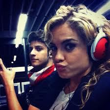 Lua B e Chay é muito lindo a amizade dessas duas Estrelas Lua e Chay mais não como casal !! Por que acredito em ChaMel e Luar!!