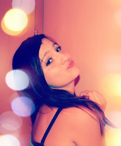 follow me- and i'll follow you // haha duckface for the haters :*