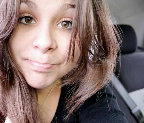 A felicidade aparece para aqueles que choram,para aqueles que se machucam,para aqueles que buscam e tentam sempre.