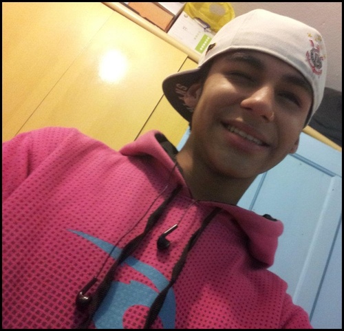 Pois bem, é hora de ir: eu para morrer, e vós para viver. Quem de nós irá para o melhor é obscuro a todos, menos a Deus.
Sócrates