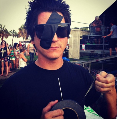 Imagine dedicated to the one & only Jaime,hi-me, hime-time,better known as the sexy bassist for Pierce The Veil follow us & let us explode your ovaries \m/