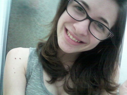 - Prefiro ser odiada pelo que sou, do que, ser amada pelo que não sou ! (: