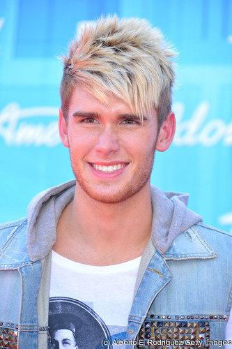 Never thought one person could change my life so much, @coltondixon ! Met him, Devin,Jared,Eric, & David on 2/21/13 ! hoping to someday meet @KenziLewis