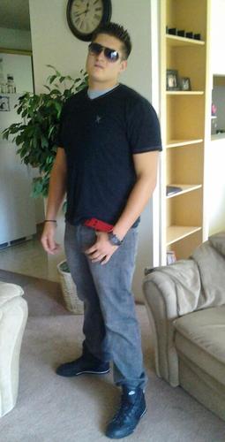 18. college student. lik to party n have a lot of friends! follow me n ill do the same..