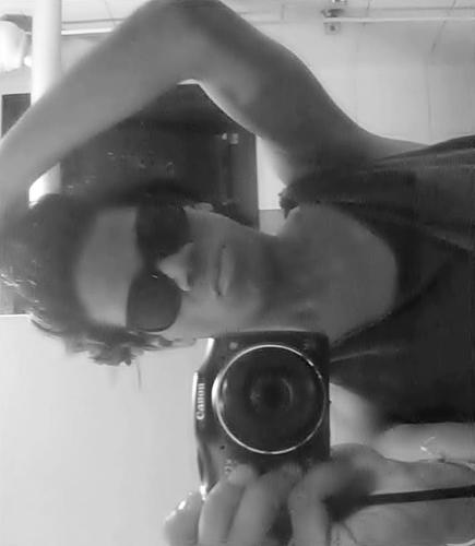 Não mude pelos outros, mude por voce, nao chore, por quem não choraria por voce, não sofra, por quem nao sofreria por voce, nao deixe de viver, por quem nao dei