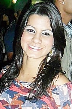 Não tem porque chorar, sendo que tenho motivos pra sorrir. As vezes tudo fica difícil, as coisas saem do lugar, mas nada é tão ruim que não possa se ajeitar.