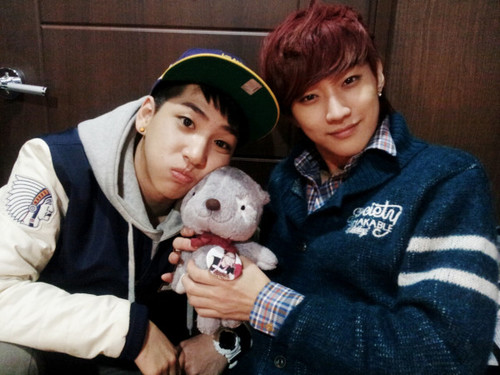 mmm...i think i'm so smart now...
i luv b1a4 so much, forever n ever