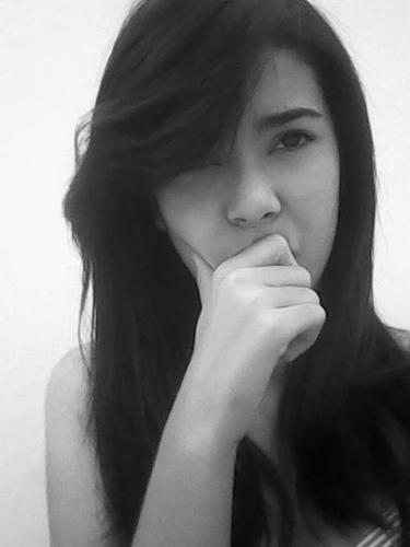 nome:Júlia Drummond , 16 anos , quase irmã da @svailatti e do @dudufortunatti e sou meiga ,chata,ciúmenta e chata de novo e é isso aee!!!