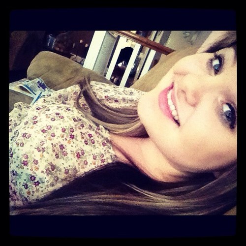 Hi, I'm Marissa. (: Follow me & also ask & I'll follow back (: Followed by @Real_BabyLux xx Love to sing & music is my life. If you're in a band, call me boys;)