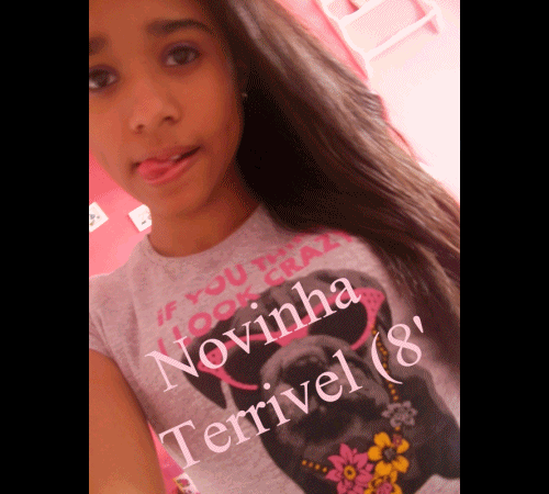 A gαtiinhα dos cabeloos 'Escuros'
♥ Que trαz juntoo de sí muiito amoor ~/
- A pequenα priincezα cheiiα de amiigoos'
♀