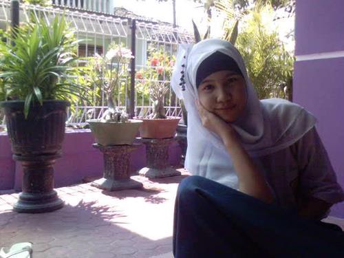 Farah Syafa'ati Riskiana | I Student of Junior High School SMPN 13 Pekalongan  | 19 Nov 1997 | 9C |ReSeC♡|