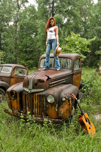 God fearin' backwoods babe(: southern sweetheart but with a redheaded short fuse(: