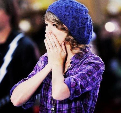 I'm a teenager girl which Taylor Swift is always on her mind...Without Pretty Little Liars TV is Nothing. :) I love friends & I hate School. xo :)