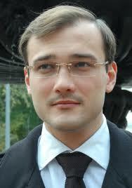 Здравствуйте, меня зовут Олег. Я являюсь  интернет-бизнесменом, уже 3 года торгую на рынке forex, это мой основной доход, и весьма не плохой.
