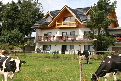 NatUrlaub auf dem Heidehof in der Eifel. Genießen Sie die Eifel, genießen Sie Urlaub auf dem Bauernhof! Impressum auf http://t.co/rrEQL0NaXg