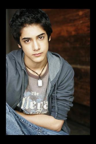 Avan Jogia's big fan!!! I LOVE HIM! if you love him too... please follow me!! =)