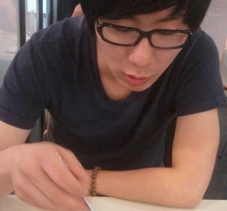 theca1ling's profile picture. 내가 어렸을 때부터 많은 잘못된 견해들을 참된 것인양 받아 들였고, 그렇게 불안정한 원칙들을 근거로 해서 쌓아 올린 것이 불확실 할 수 밖에 없으며 따라서 학문에서 어떤 확고 부동한 것을 아룩하려고 한다면 지금까지 믿어왔던, 모든 견해를 벗어나 아주기초부터  새로 출발해야한다.-데카르트