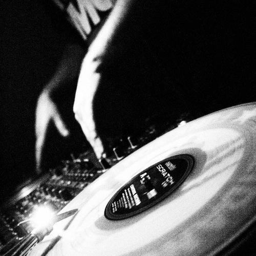 7Inchking's profile picture. Sneaker connoisseur. Arsenal FC. DJ. New York Knicks. Coffee. And mostly a nice person.