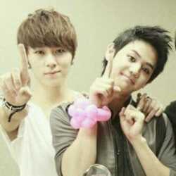 i love junhyung ! i love my bestfriend! ;-)