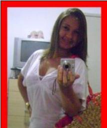 22 anos. Filha do Criador. 
Deus Eu te amo.... 
I love my Family .....