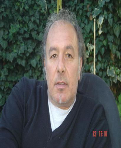 Mavi ve yeşil,
Açardın.
Tavşan kanı, kınalı - berrak.
Yenerdim acıları, kahpelikleri... 
A.Arif