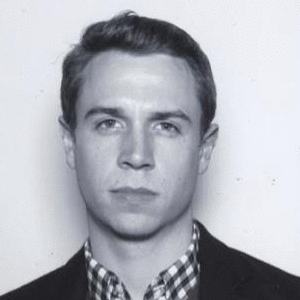 DavieBails's profile picture. Look into my eyebrows.