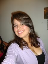 simpatica ; extrovertida ; adorooo curtir a vida como ela é............