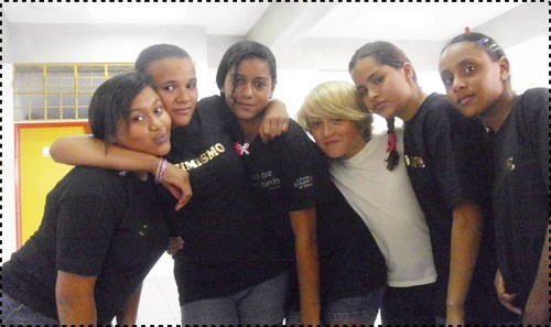Atitudes adolescentes nunca são iguais, mas seus pensamentos se misturam e se tornam um só! Segue aê!
