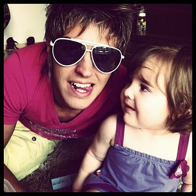 FC para @pelanzarestart @pelurestart @kobarestart e @thomasrestart . #SINCE: 09/05/2011   #DONA: @vitoria__lanza e #ClaraMiranda