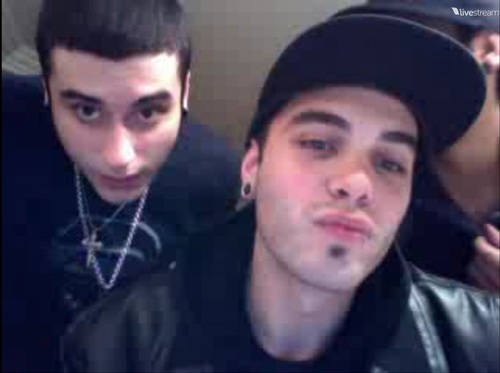 ''É a famosa distancia que me impede de estar perto dos meus maiores sonho,vocês é um deles,por exemplo'' Fc Dedicado a: @BandaDsk  Desde: 31/07/2012