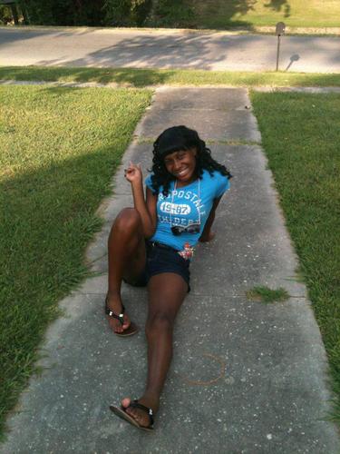 Heya my name is kenyatta im cool to be around dont fuk wit many,dont like messy and fake hoes so keep yo distances:)