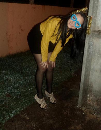 A luz que me guia é bem mais forte que os olhos que me cercam.